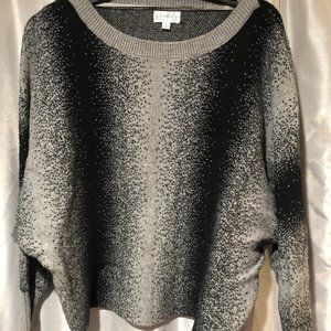 Wonderly sweater size L